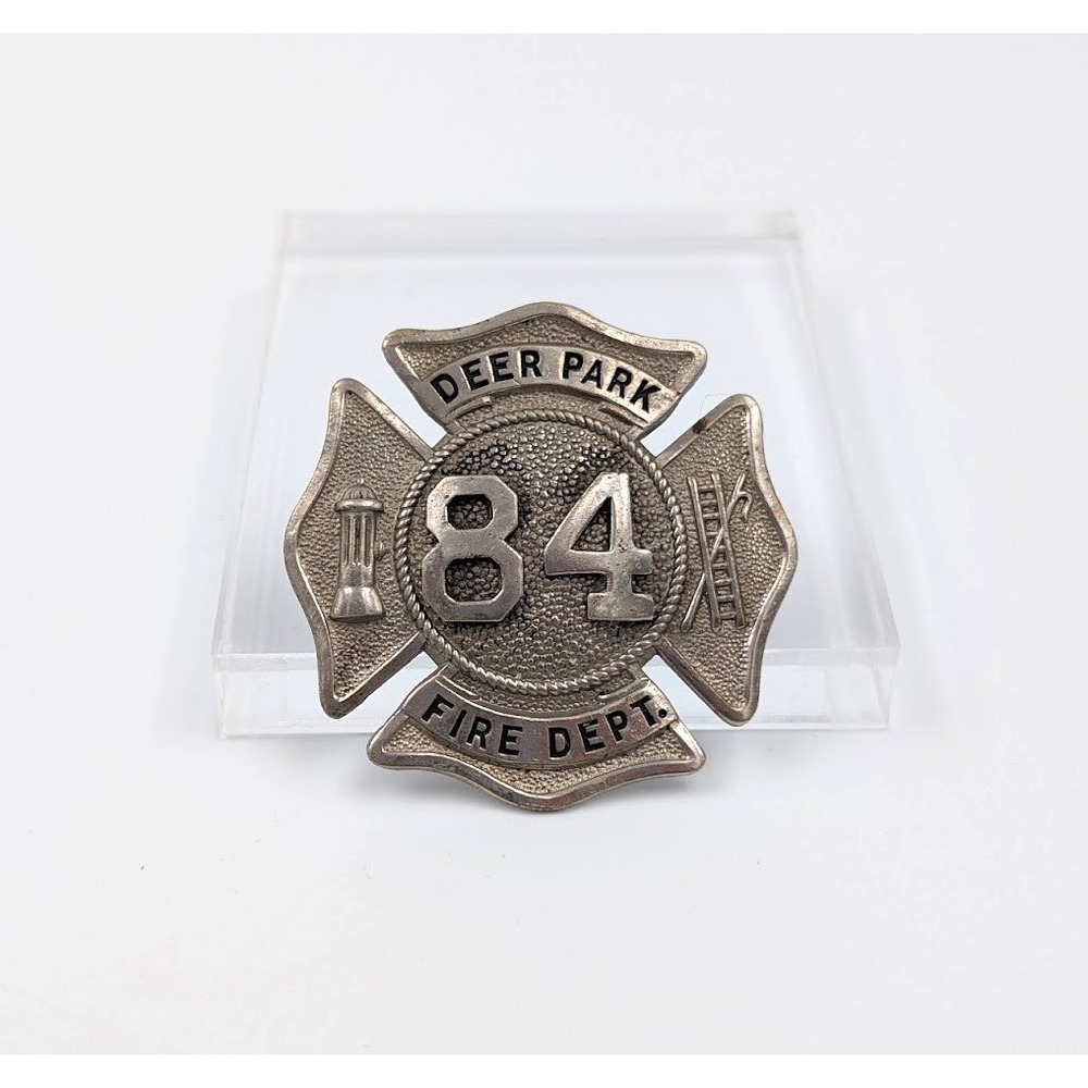 VTG Obsolete Deer Park FD Firefighter Badge‎ #84 Maltese Cross Screw Back